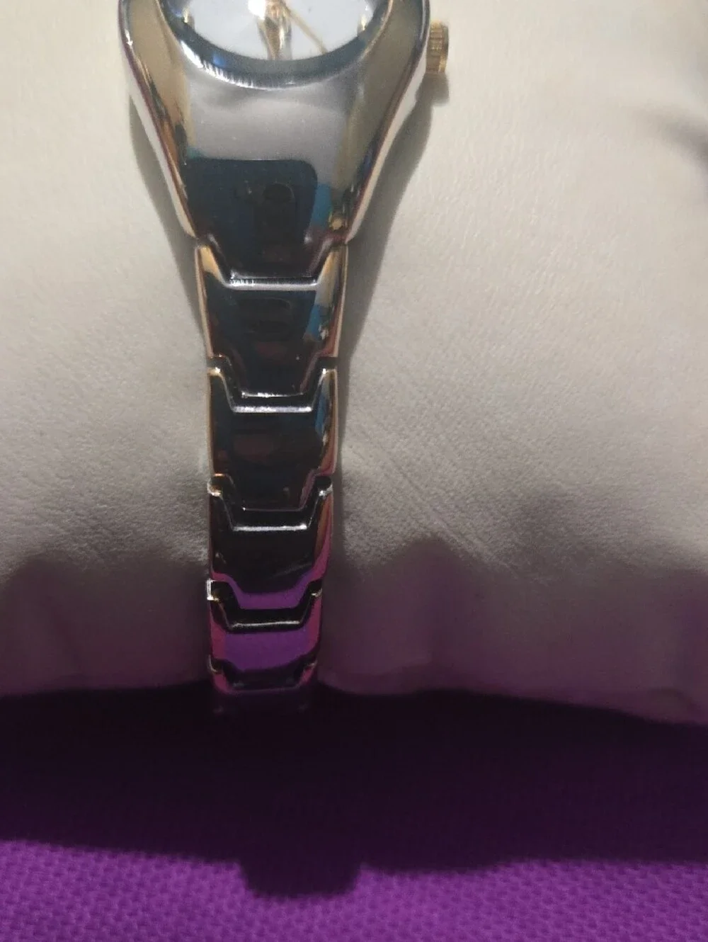 Gucci Silver-Tone Bracelet Watch with White Dial and Gold Accents